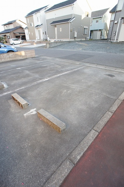 ウィング・Ｍ 駐車場