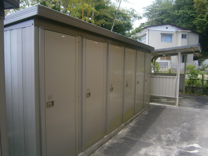 ロイヤルヒルズ　Ａ 駐車場