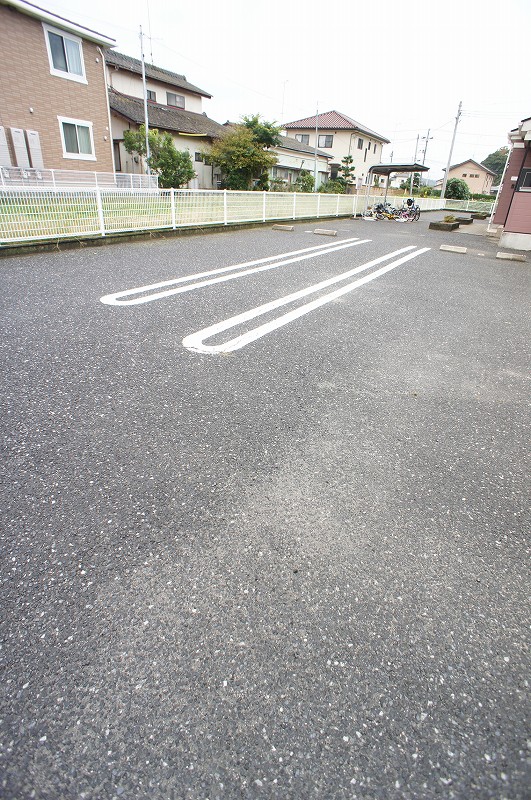 コモド・アビターレ 駐車場
