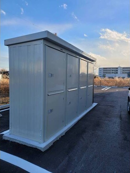ウィスペリア 駐車場