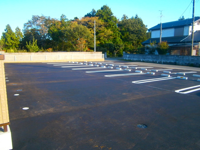 ソレイユ富岡 駐車場