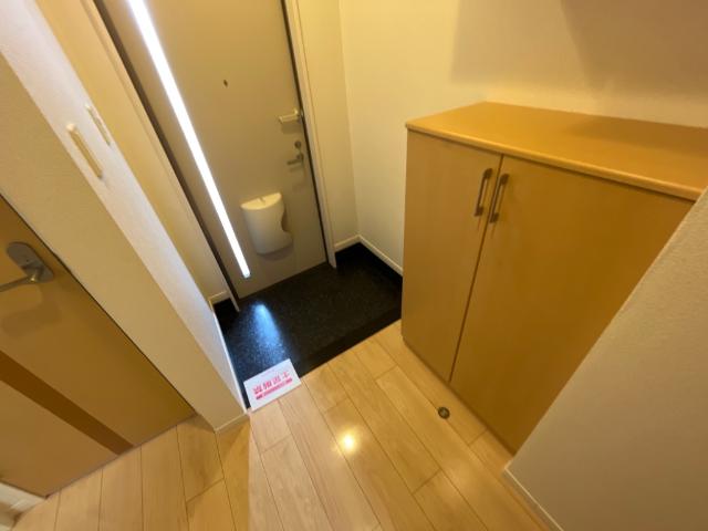 スール　ユー 玄関