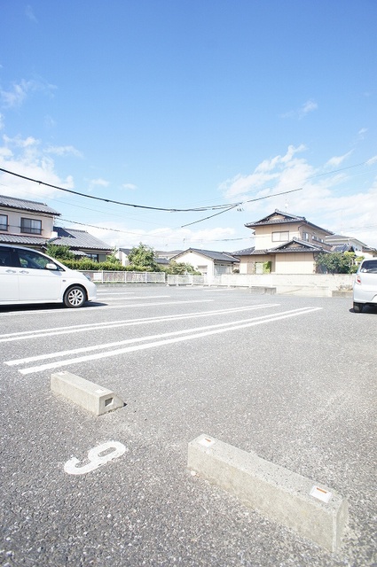 コモド・アビターレ 駐車場