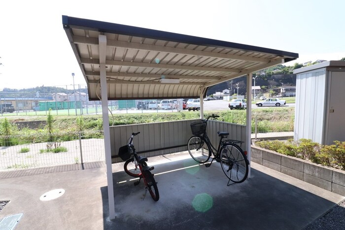 アズールＤ 駐車場
