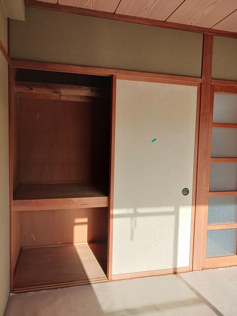 メゾンクレスト 収納