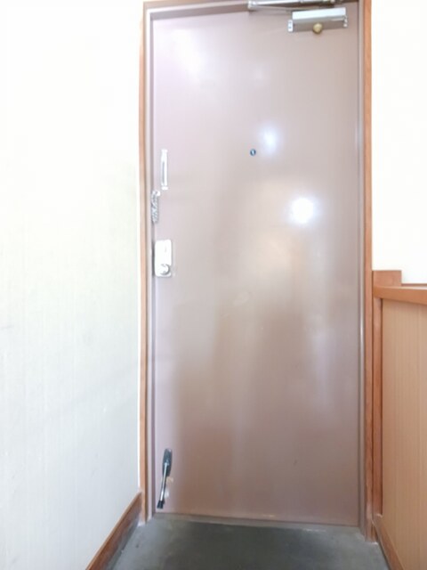 メゾンクレスト 玄関