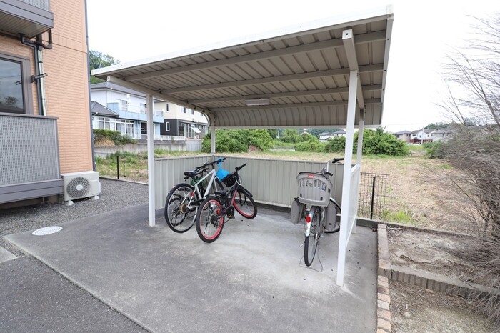 グローリア　Ａ棟 駐車場