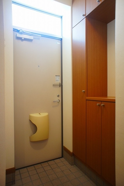 カーサ　アンソレイユＳ 玄関