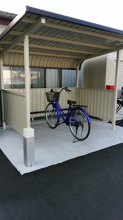 アーバンブリーズⅡ 駐車場