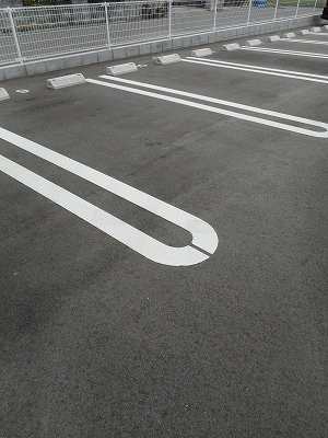 アヴニールⅢ 駐車場