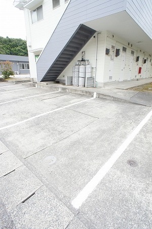 コーポみなみ１ 駐車場