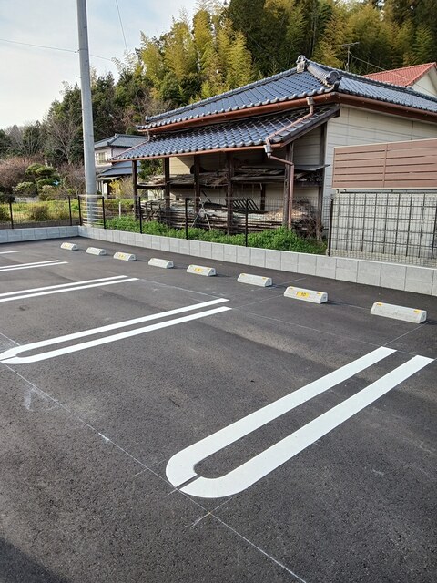 ラ・ブリーゼ　平中山 駐車場