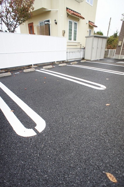 メゾン赤井 駐車場