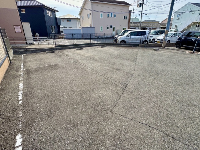カメリアガーデン 駐車場