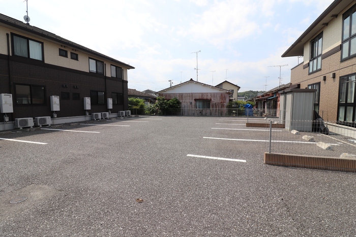 レスポワ－ル岡小名　Ｂ 駐車場