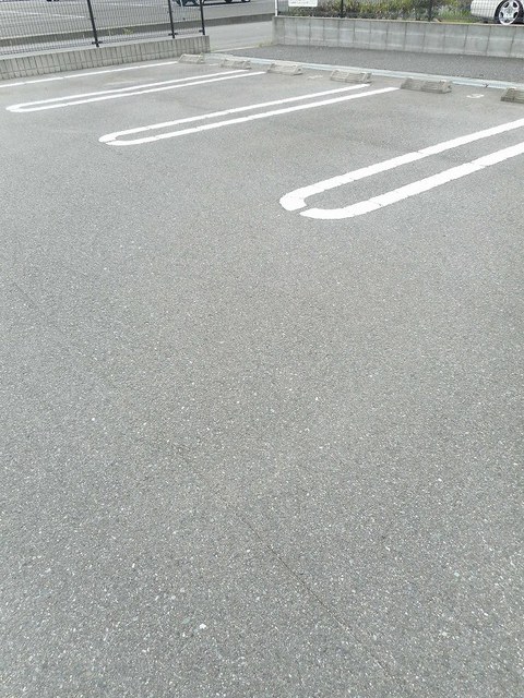 ベル　ドゥ　ソレイユ 駐車場