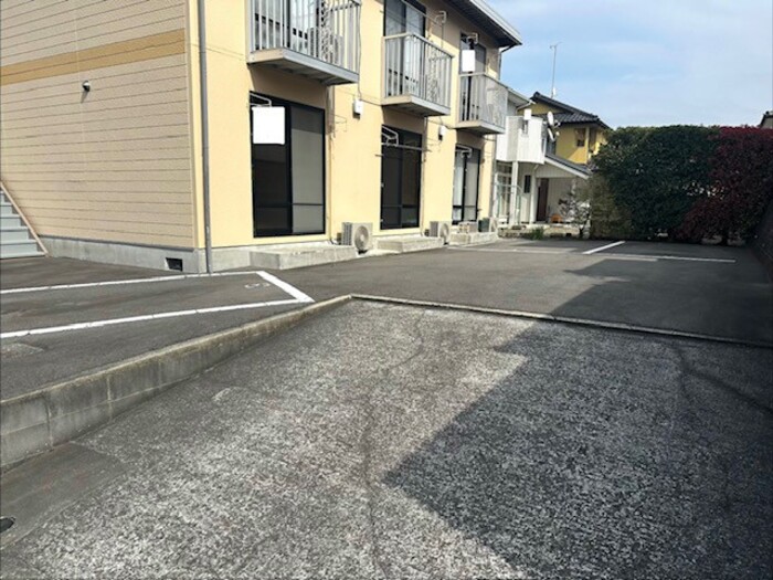 プレジール 駐車場