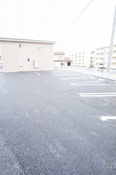 フィオリーレⅧ 駐車場