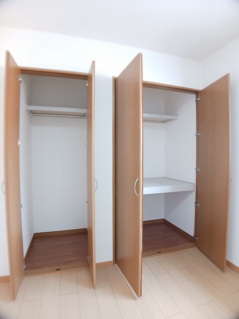 コンフォート岡小名Ｂ 収納