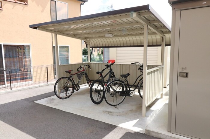 イーストガーデン 駐車場