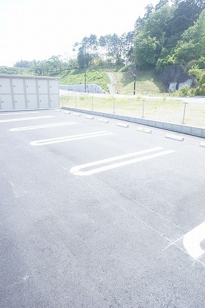 グレイス・タカノⅡ 駐車場