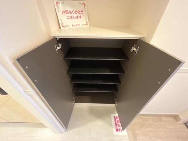 エバーグリーン籠田 収納