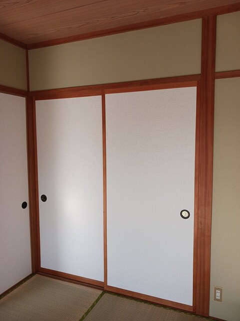 メゾンクレスト 収納
