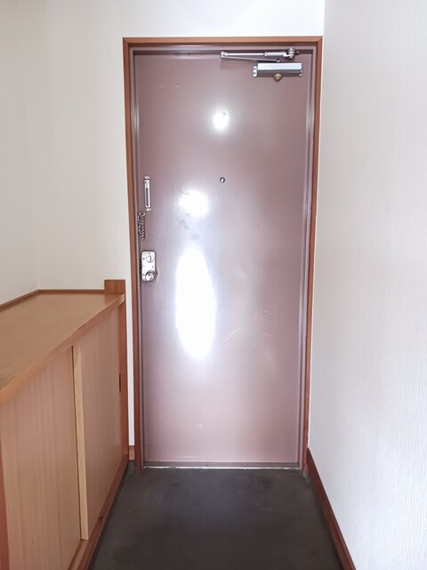 メゾンクレスト 玄関