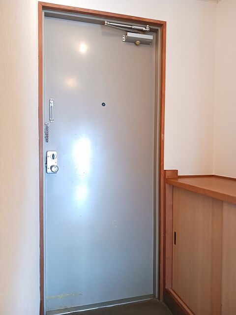 メゾンクレスト 玄関