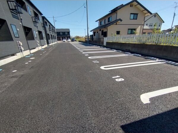 Creare(クレアーレ)　B棟 駐車場