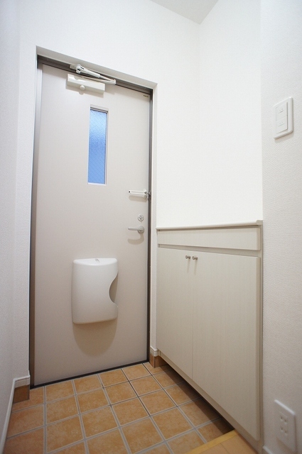 メゾン赤井 玄関