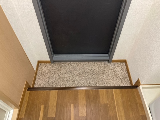 レオパレスプレミール 玄関