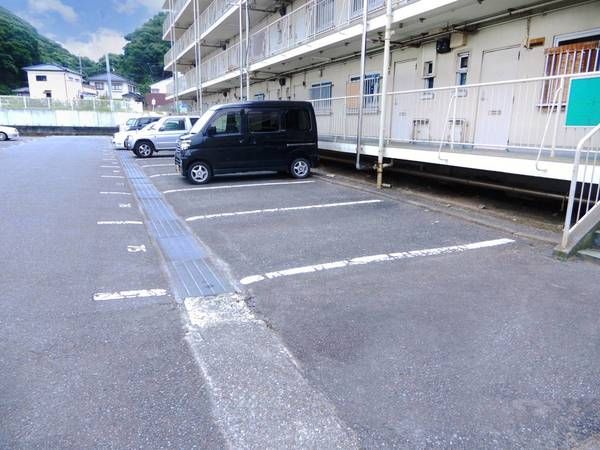 ビレッジハウス磐城６号棟 駐車場