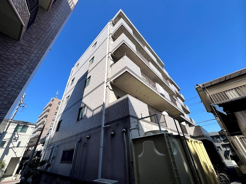 角ビル 外観