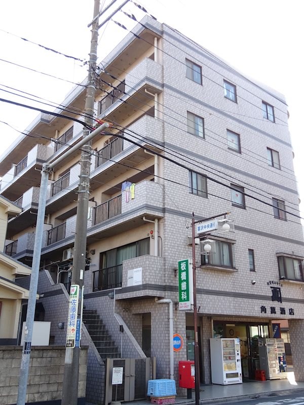 角ビル 外観