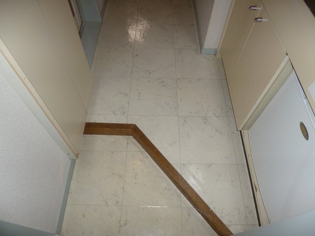 レオ西明石 玄関