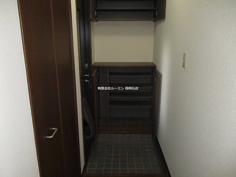 アヴァンス明石B 玄関