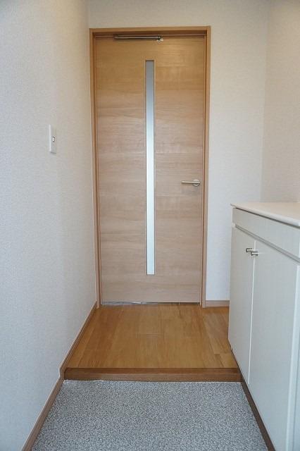 ドミール小山 玄関