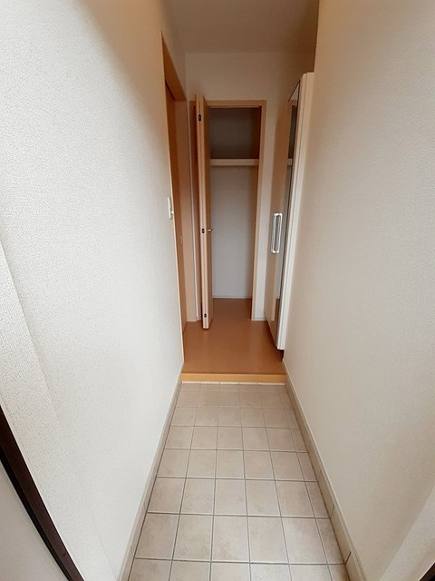 クレモンティーヌ　Ａ 玄関