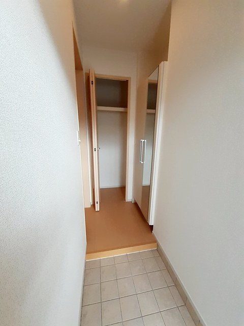 クレモンティーヌ　Ｃ 玄関