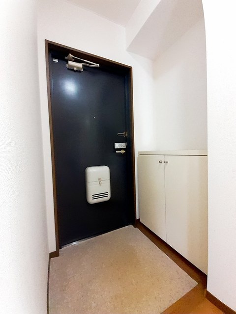 ロワイヤル大久保 玄関