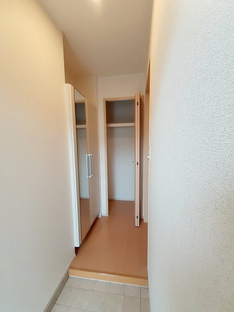 クレモンティーヌ　Ｃ 玄関