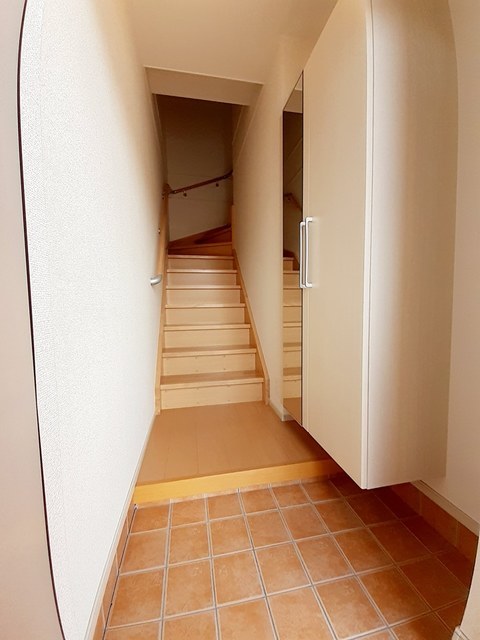 ソレアードＡ 玄関