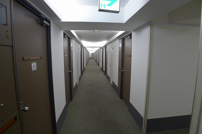 ニューステイトメナー 玄関