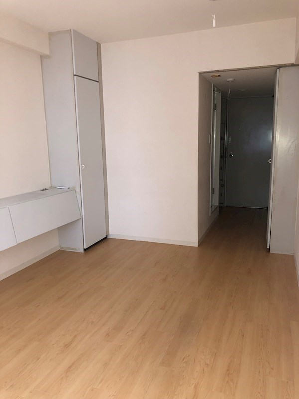 ニューステイトメナー リビング