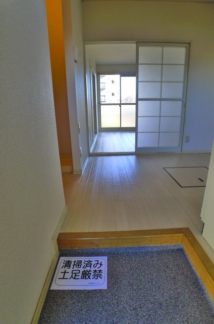 トムハイツＡ 玄関