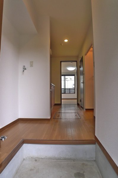 プラティーク三鷹 玄関