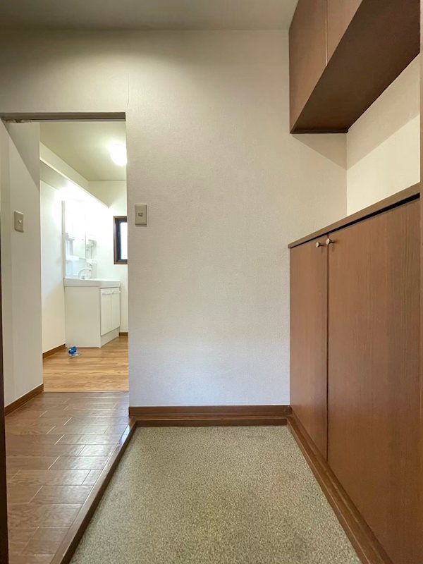 ファミーリア三鷹 玄関