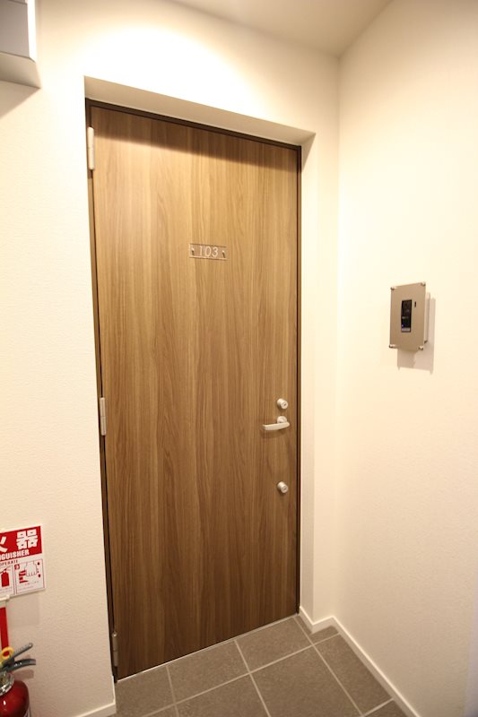 コマフラッツ 玄関