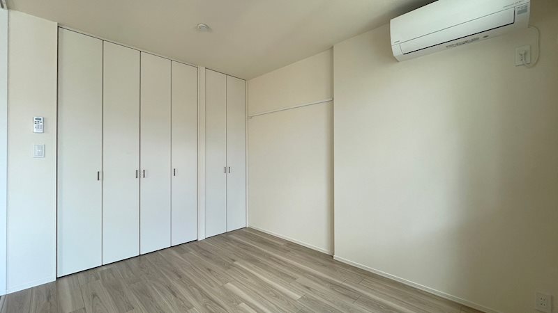 コマフラッツ ベッドルーム